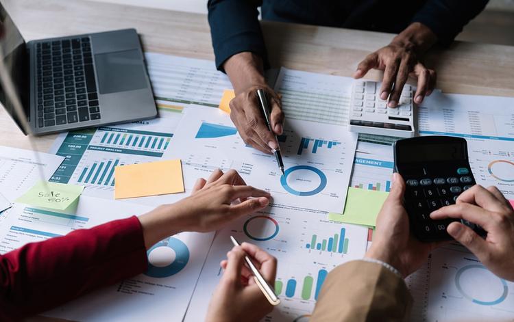 How Outsourced CFO Services Strengthen Business Performance